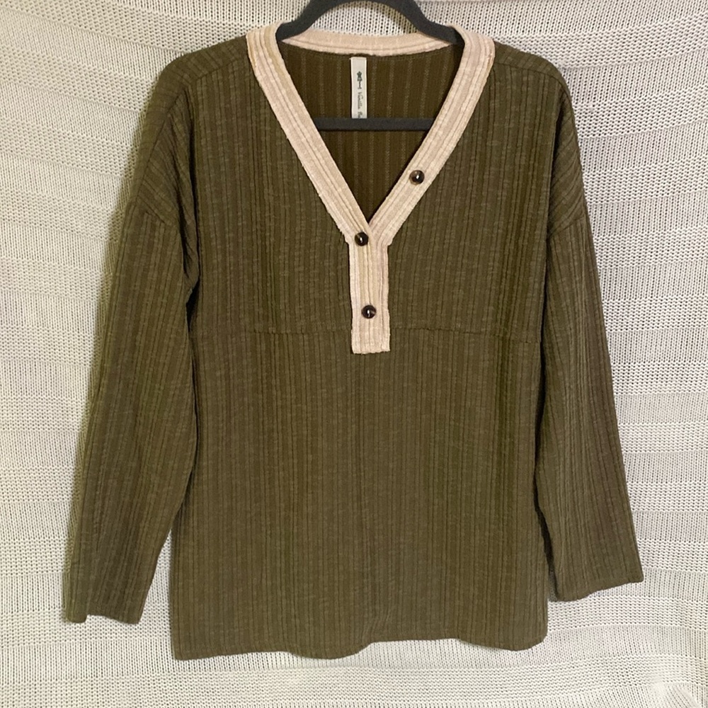 Vanilla Bay Large Sage green and cream color